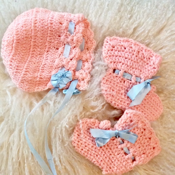 HP💝Vintage Crocheted Baby Dress, Booties, & Hat💝 - Picture 5 of 6
